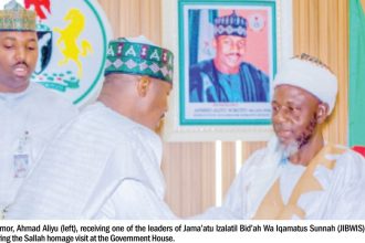 Sokoto State governor, Ahmad Aliyu (left), receiving one of the leaders of Jama’atu Izalatil Bid’ah Wa Iqamatus Sunnah (JIBWIS)
