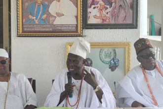 The Deputy Chairman, Fusengbuwa Ruling House of Ijebu-Ode, Otunba Adedokun Ajidagba; the Chairman and Olórí Ebi, Otunba Lateef Owoyemi and the Vice Chairman, Professor Adetokunbo Fassy Yusuf, at a press conference on Sunday, in Idowa Ijebu.
