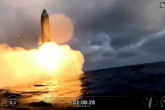 SpaceX Starship splashes down in the Pacific Ocean during its orbital test flight