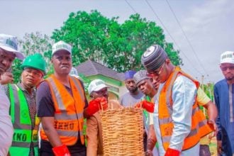 Katsina State government, Dikko Umar Radda (second right) with some government officials during the launching of ‘Dikko Greens’ tree-planting campaign to combat climate change and desertification. Photo: Mohammed Abba