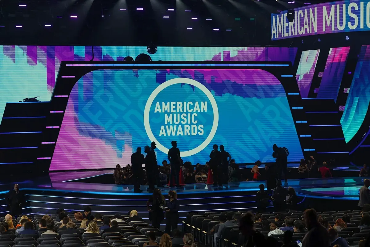 A picture of stage at 2025 American Music Awards,